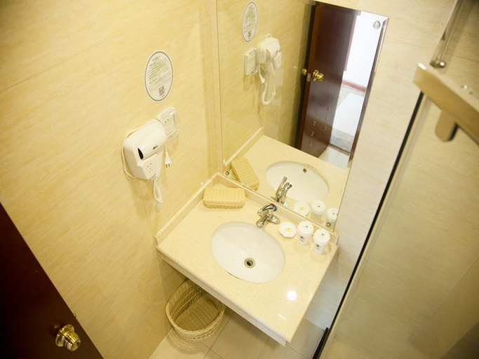 Bathroom 4, GEM Hotel Jining Zoucheng Railway Station Huochang Road, Zaozhuang