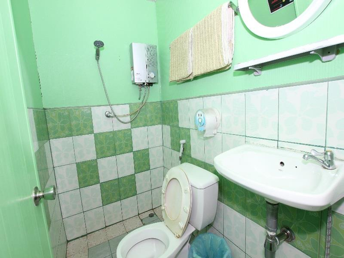 Bathroom 5, Nita Raft House, Muang Kanchanaburi