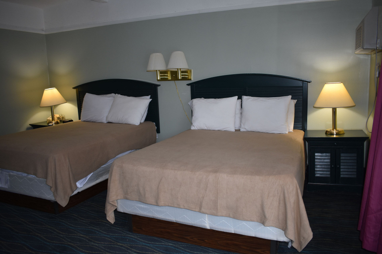 Bedroom 4, Casino Motel, Monroe