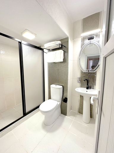 Bathroom 5, Menesa Hotel, Fatih