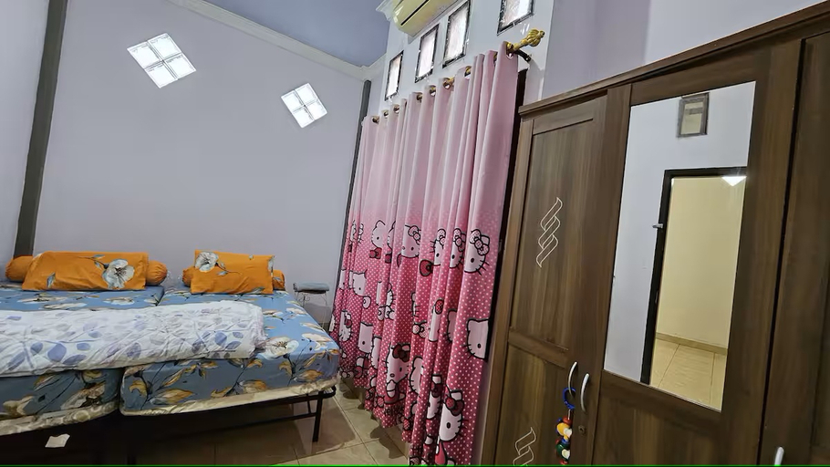Others 5, Rumah 4 kamar w/150 Mbps & Home Theater, Palembang