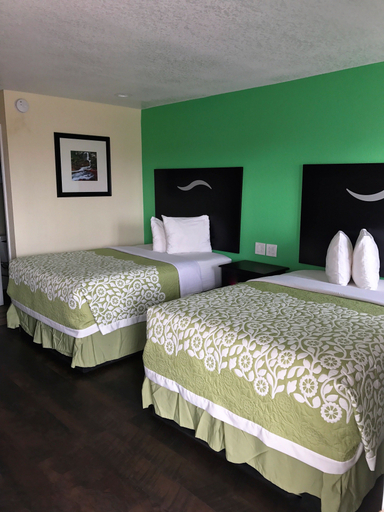 Bedroom 3, Budget Inn, Pettis