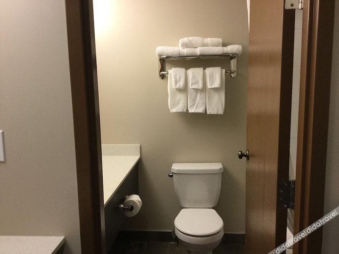 Bathroom 4, Super 8 by Wyndham Spruce Grove, Division No. 11
