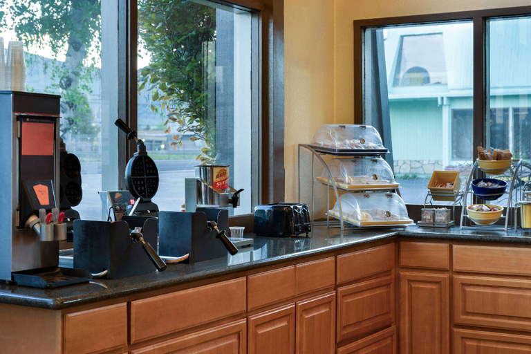 Food & Drinks 5, Days Inn by Wyndham Klamath Falls, Klamath