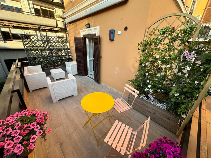 Others 5, Casa Happya - Metro A - Central Rome, Rome