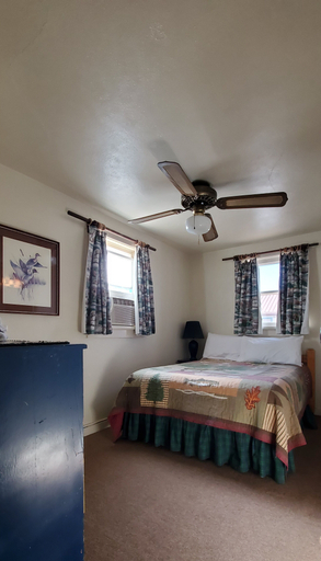 Bedroom 2, Hikers Cimarron Inn & RV Park LLC, Colfax