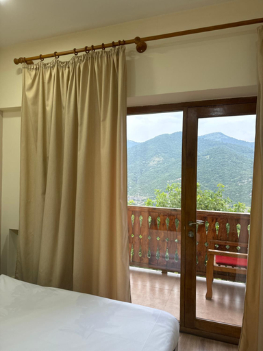 Bedroom 2, Verin Tun
