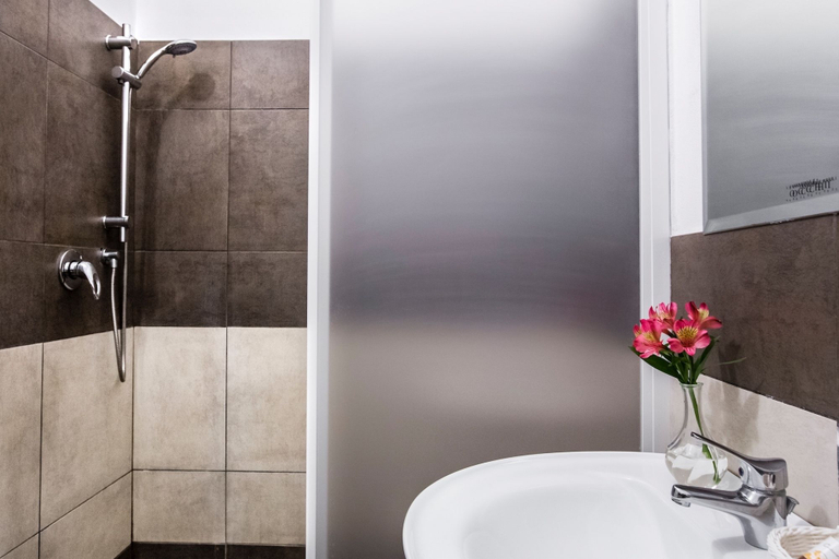 Bathroom, Kyanos Residence, Syracuse