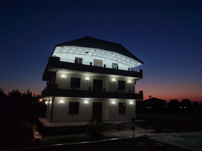 5, CACA Hotel, Tiranës