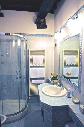 Bathroom 2, Il Giardino Incantato, La Spezia