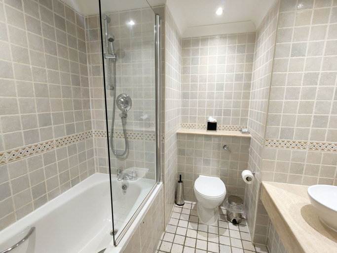 Bathroom 5, The Priest House Hotel, Leicestershire