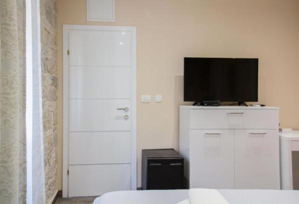 Others 2, Elegant Residence Rooms, Split