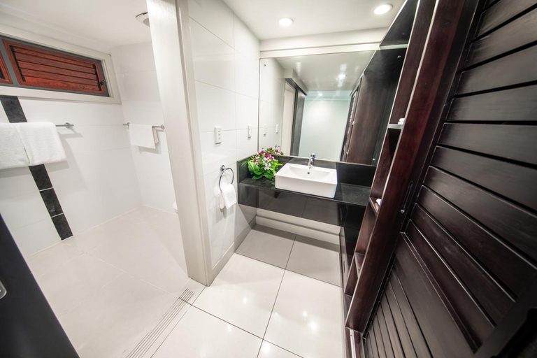 Bathroom 4, Tanoa Tusitala Hotel, Vaimauga West