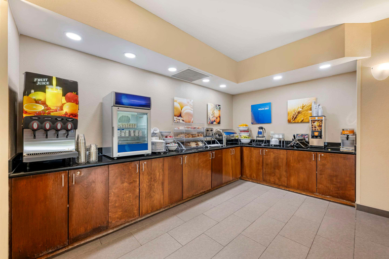 Food & Drinks 5, Comfort Suites East Lincoln, Lancaster