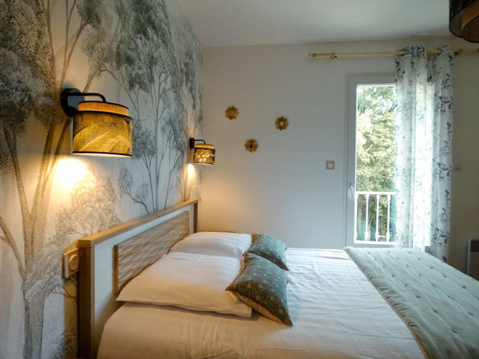 Bedroom 2, Chambre d'hote l'Oree des buis, Vienne