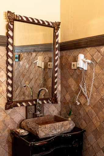 Bathroom 16