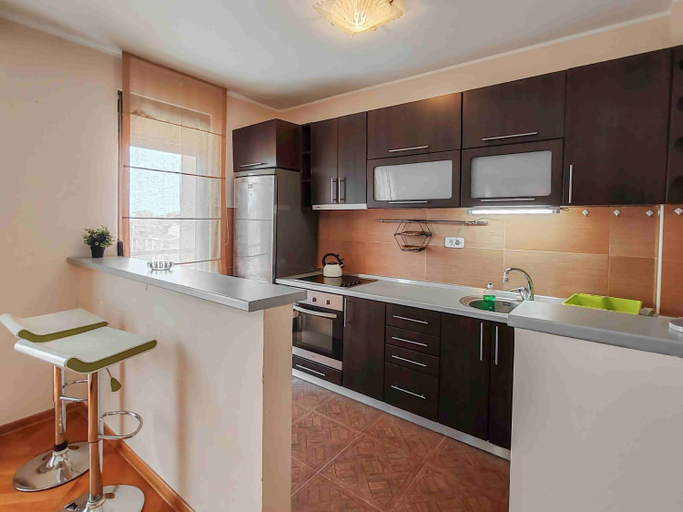 Food & Drinks 3, Sunny three-bedroom apartment in Budva
