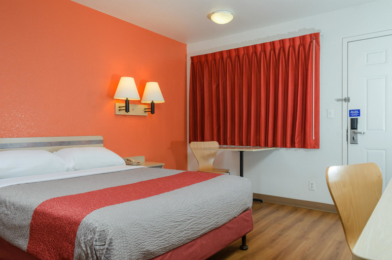 Bedroom 3, Super 8 by Wyndham Turlock, Stanislaus