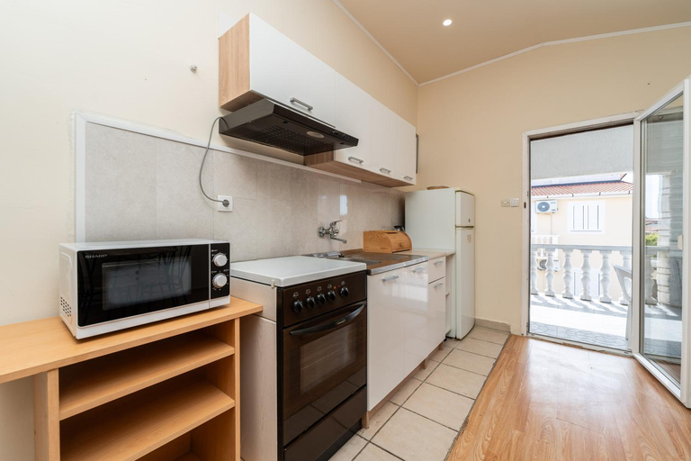 Others 3, Apartmani Prpic, Vir