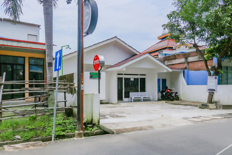 Exterior & Views 1, OYO 90292 Griya Merbotan, Demak