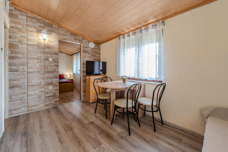 Others 4, Apartmani Prpic, Vir