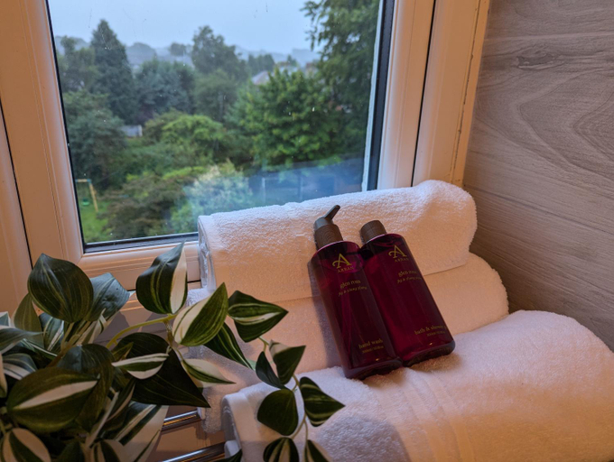 Others 4, Spacious 4 Bedroom Flat in Stirling, Stirling