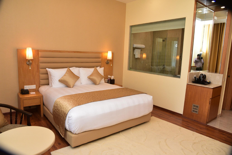 Bedroom, Opulent By Udman Chattarpur, Delhi