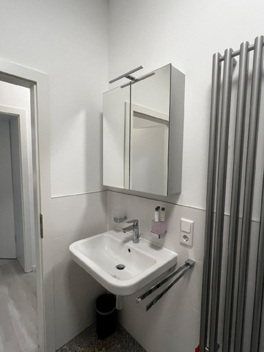 Bathroom 3, Lisboa: Messe-/Business-/Ferienwohnung, Mettmann