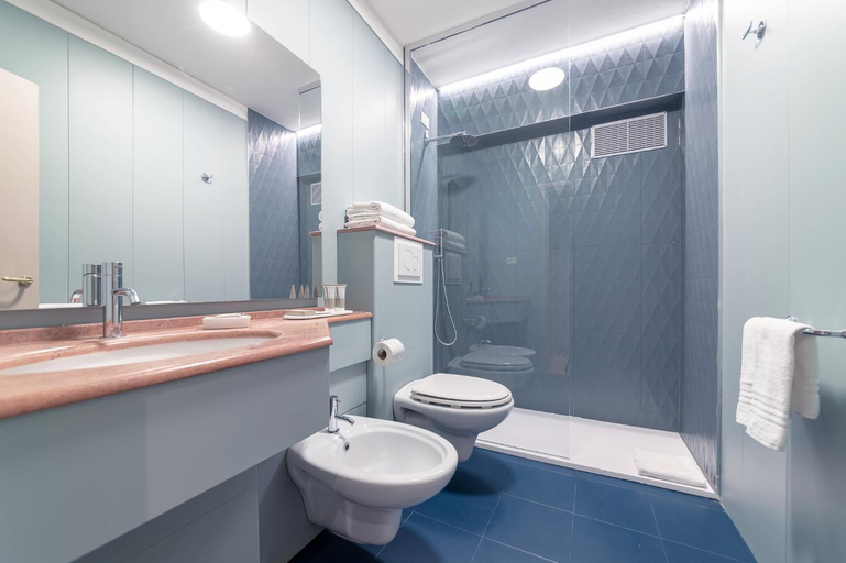 Bathroom 4, Diana Grand Hotel-NEW, Savona