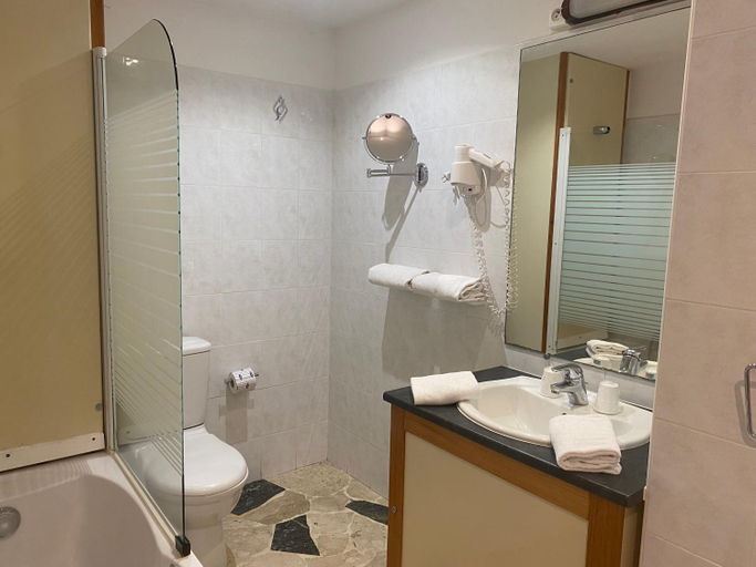 Bathroom 3, Le Grand Hotel, Haute-Corse