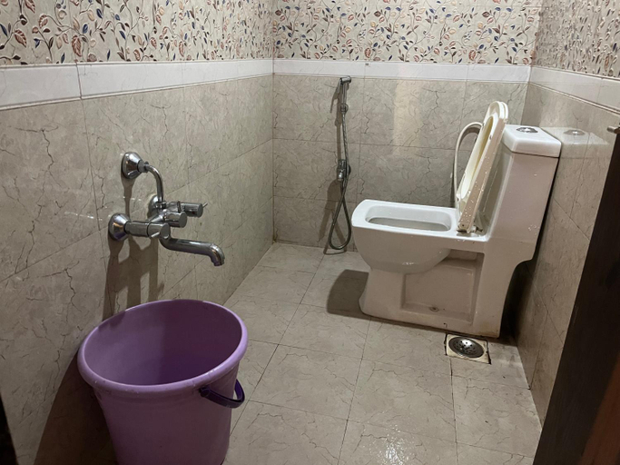 Bathroom 4, Chand Palace Hotel, Satara
