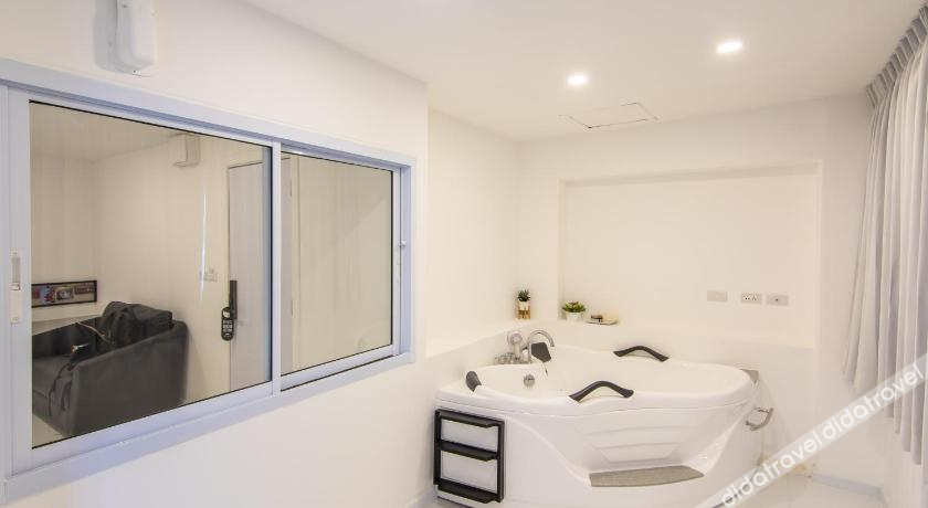 Bathroom 4, The White Hotel By Charoensri, Muang Udon Thani