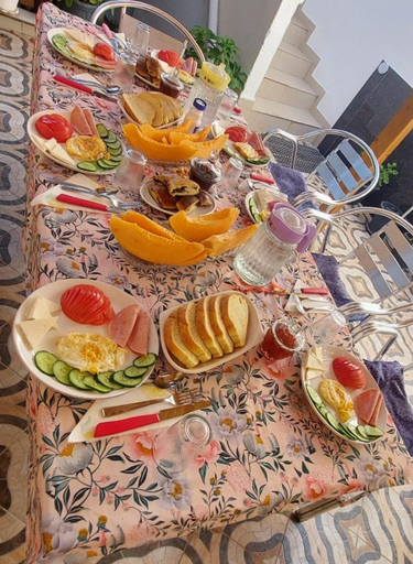 Food & Drinks 4, Guest House Flowers, Beratit