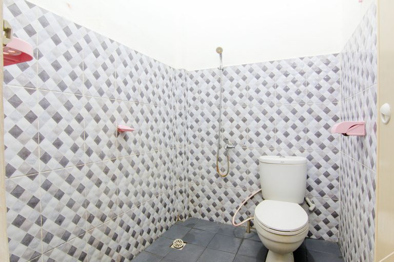 Bathroom 4, Trans Bandara Residence by ZUZU, Deli Serdang