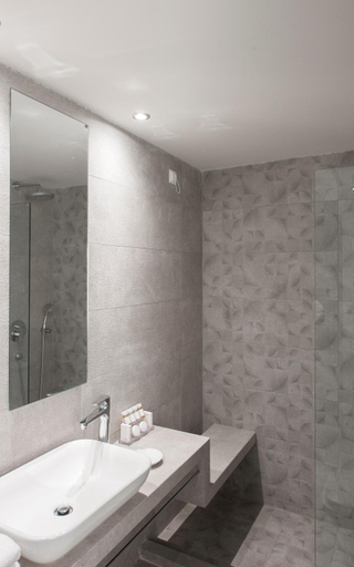 Bathroom 5, Hotel King Saron, Peloponnese