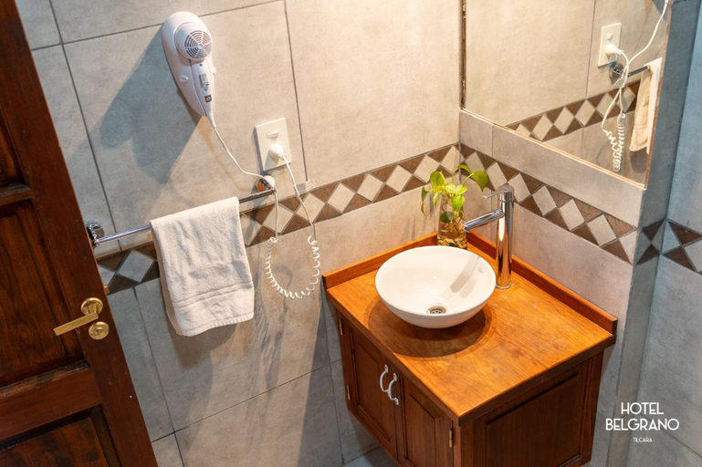 Bathroom, Hotel Belgrano, Tilcara