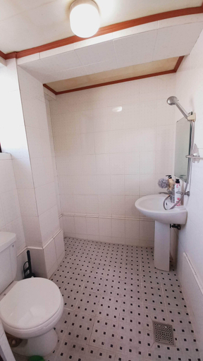 Bathroom 5, 1975 Yurim Inn, Gwanak