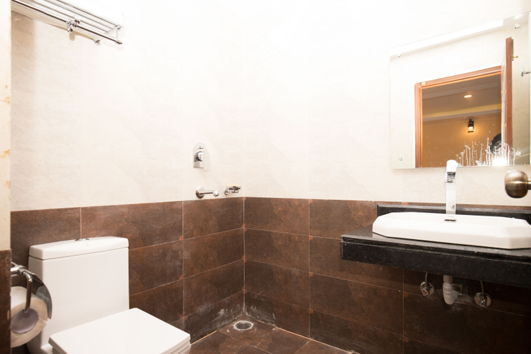 Bathroom 4, Hotel Lake Shore, Gandaki