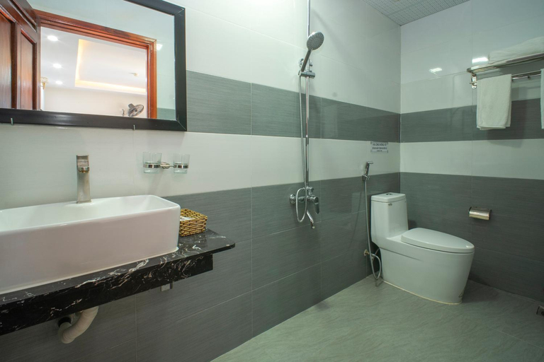 Bathroom, NEW DAY HOTEL, Qui Nhơn
