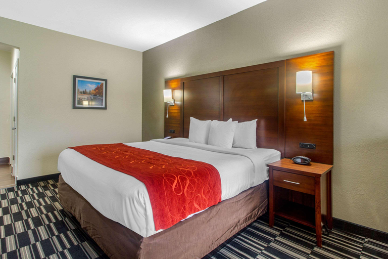 Bedroom 3, Comfort Suites (Danville), Boyle