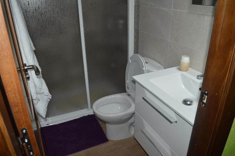 Bathroom 2, Casa Gelita, Ourense