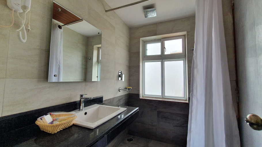 Bathroom 4, Hotel Lake Shore, Gandaki