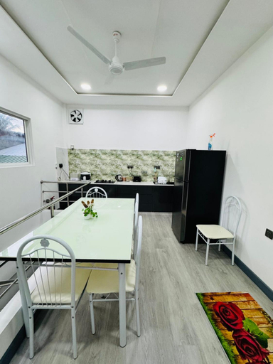 Business Facilities, Noya Inn