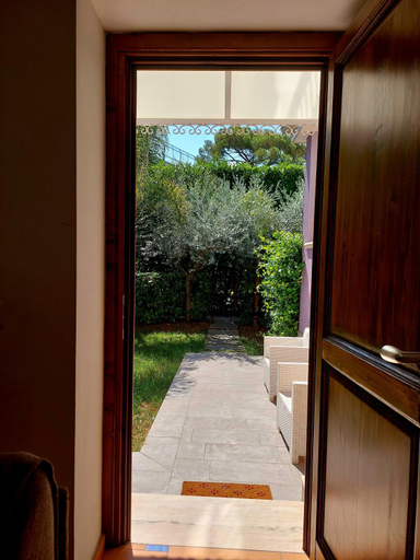 Others 4, Villa Margot, Salerno