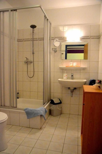 Bathroom 2, Hotel am Klieversberg, Wolfsburg