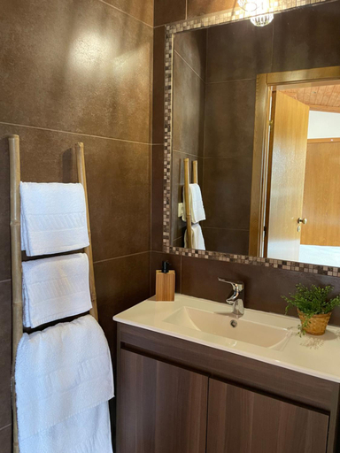 Bathroom 3, Sweet Quintanilha, Bragança