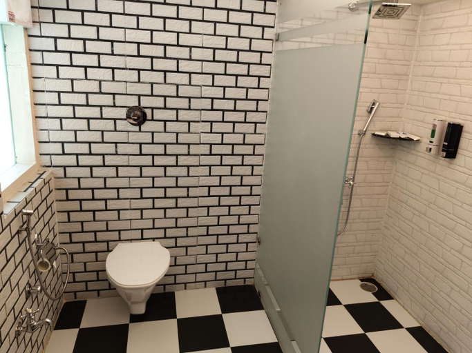 Bathroom 3, Acorn Hideaway Resort & Spa, Nainital