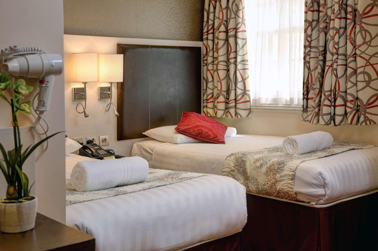 Bedroom 3, Best Western Buckingham Palace Rd, London