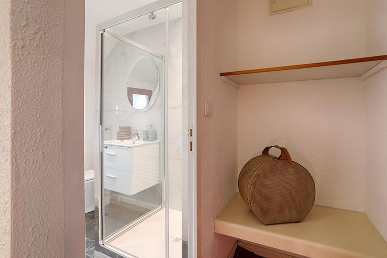 Bathroom 3, Hotel Le Branhoc - Brit Hotel Auray, Morbihan