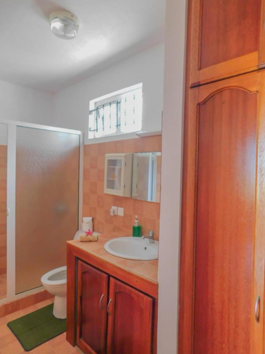 Bathroom 2, Tulsie Studios and Apartments, Black River